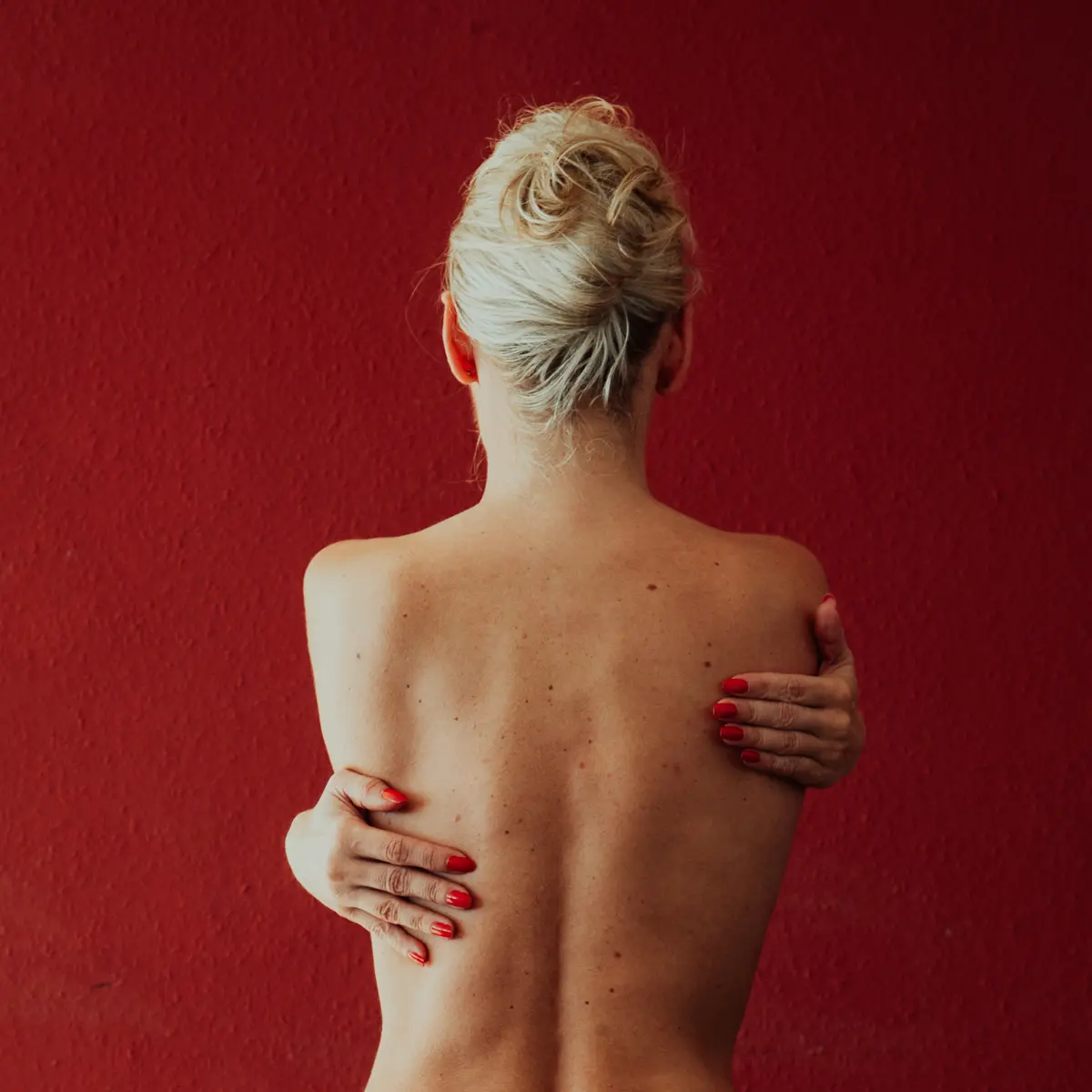 Sinnliches Frauenportrait in Schwarzweiß